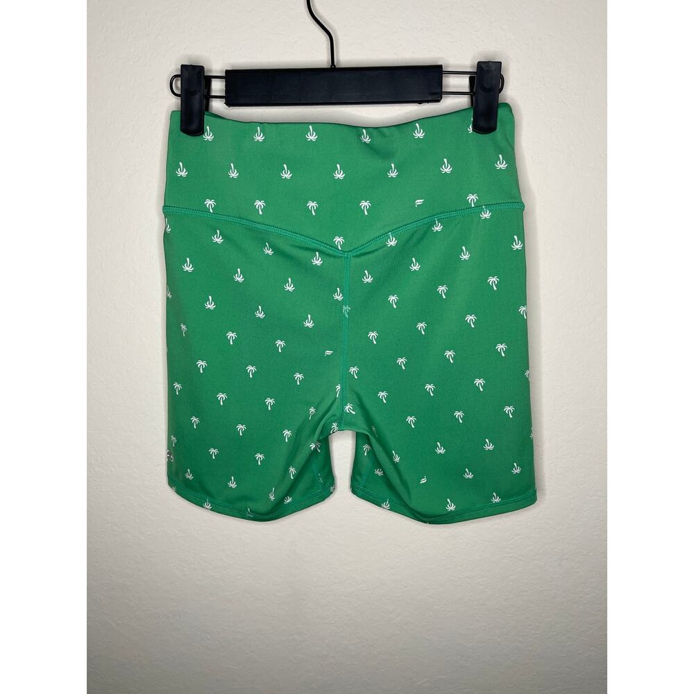 Fabletics Anywhere Motion365+ High-Waisted 6'' Short Lucky Green Palm - Size XS - Picture 5 of 6